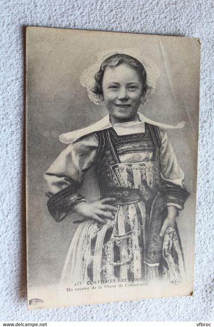 un sourire de la fillette de Concarneau, Finistère