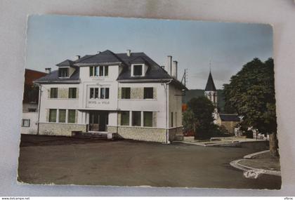 Cpm 1983, Condat en Feniers, l'hôtel de ville, Cantal 15