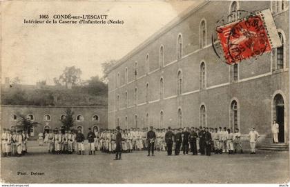 CPA CONDÉ-sur-ESCAUT - Interieur de la caserne d'infanterie (190659)