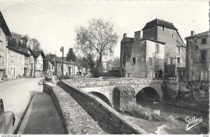 CPSM Confolens Le Vieux Manoir