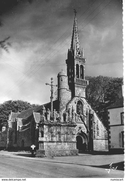 Confort Confort-Meilars le Calvaire à personnages l'Eglise