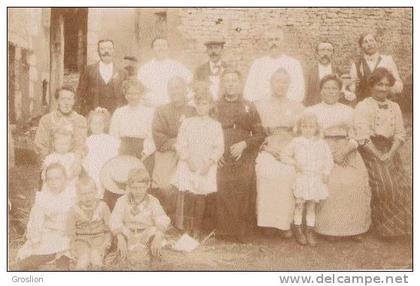 COULANGES SUR YONNE (YONNE) ? CARTE PHOTO FAMILIALE (CACHET DEPART DE COULANGES SUR YONNE)