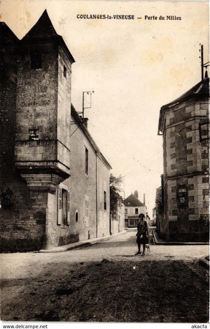 CPA COULANGES-la-VINEUSE - Porte du Milieu (357553)