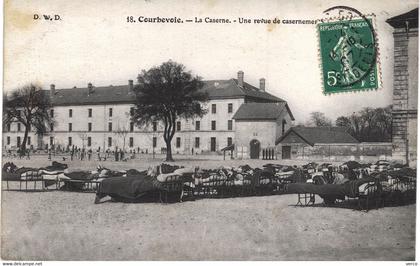 Carte POSTALE  Ancienne  de  COURBEVOIE - Revue de casernement