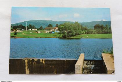 Cpm 1985, Cunlhat, le plan d'eau et vue sur le camping, Puy de Dôme 63