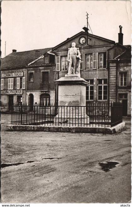 CPA DAMVILLERS - Statue du marechal gerard (119398)