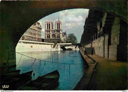 75 - Paris - La Seine et ses bords - Promenade sous les Ponts - Carte Dentelée - CPSM Grand Format - Voir Scans Recto-Ve