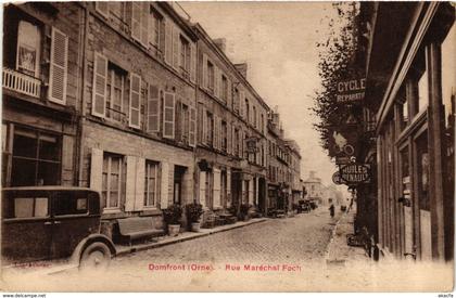 CPA DOMFRONT Rue Maréchal Foch (868638)