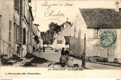 CPA DONNEMARIE-DONTILLY La Grande Rue (1329543)