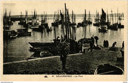 CPA DOUARNENEZ - Le Port (252777)