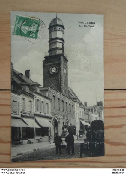 cpa DOULLENS  Le Beffroi 1914 - vieille voiture -