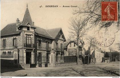 Dourdan - Avenue Carnot