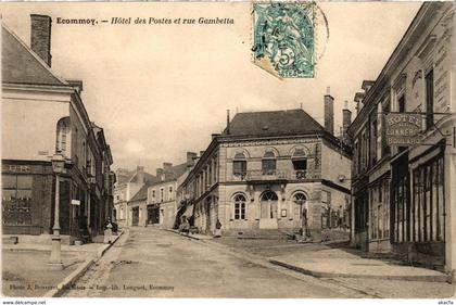 CPA Ecommoy - Hotel des Postes et rue Gambetta (112267)