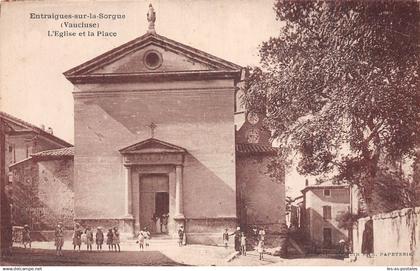 84 ENTRAIGUES SUR LA SORGUE EGLISE ET LA PLACE