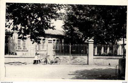 entraigues * vue sur les écoles * école