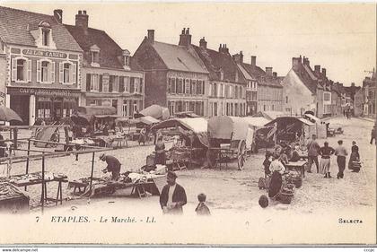 CPA Etaples Le Marché