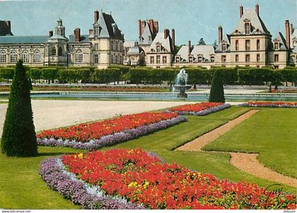 77 - Fontainebleau - Palais de Fontainebleau - Le palais et les jardins - Fleurs - Flamme Postale de Fontainebleau - CPM