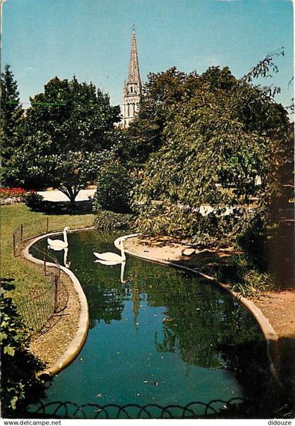 85 - Fontenay le Comte - Le Parc  les Cygnes et le Clocher - Flamme Postale de Fontenay le Comte - CPM - Voir Scans Rect