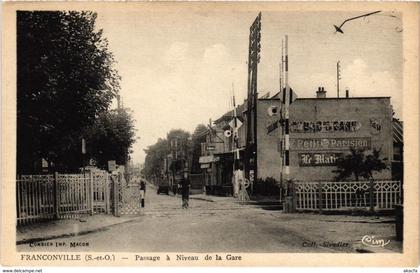 CPA FRANCONVILLE - Passage a Niveau de la Gare (107110)