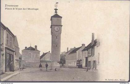 78 - Freneuse - Place et tour de l'Horloge