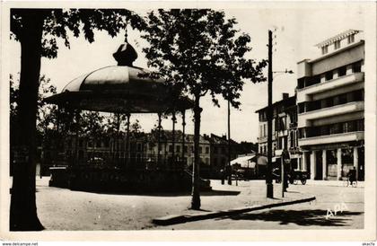 CPA GAILLAC Place de la Liberation (255403)