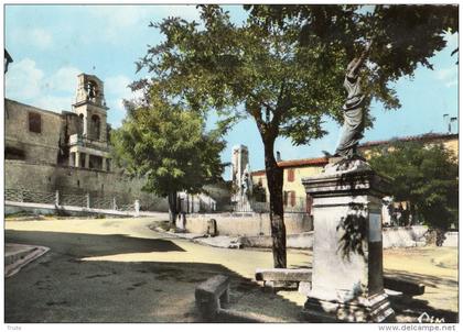 GALLARGUES-LE-MONTUEUX LE TEMPLE ET LA STATUE DE LA REPUBLIQUE