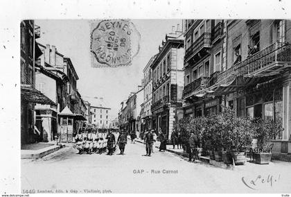 GAP RUE CARNOT (PASSAGE D'UN REGIMENT )