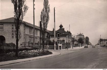 garges les gonesses - la mairie et l'avenue de stalingrad