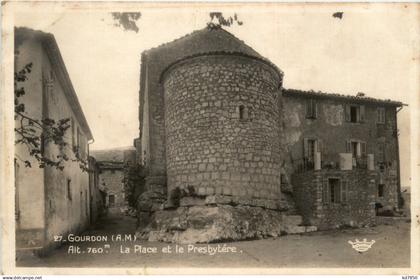 Gourdon, La Place et le Presbytere