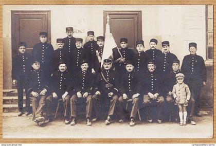 03999 / ⭐ ◉ Carte-Photo GRAULHET ( Voir description) Brigade des POMPIERS Sapeur-Pompier 1920s rare