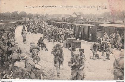 56 - GUER - Camp de Coëtquidan - Débarquement de troupes en gare de Guer