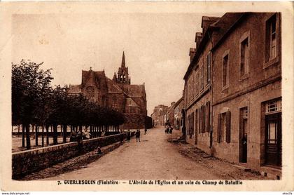 CPA Guerlesquin (Finistere) - L'Abside de l'Église et un coin du Champ (252948)