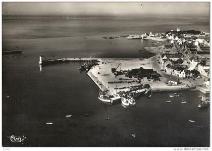 CPM Guilvinec Le port et le quai - vue aérienne - Phare