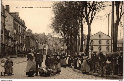 CPA HENNEBONT - La rue trottier (193058)