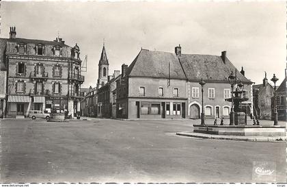 CPSM Henrichemont Place Henri IV la Fontaine et le vieux Puits