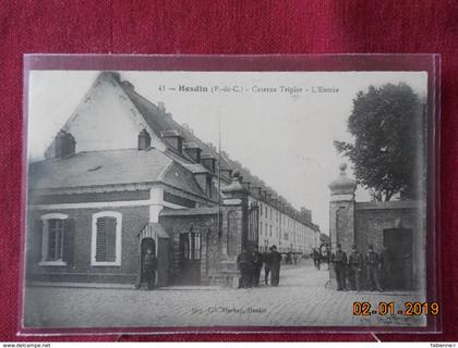 CPA - Hesdin - Caserne Tripier - L'Entrée