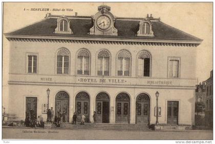 HONFLEUR HOTEL DE VILLE ANIMEE ENFANTS