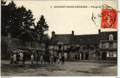 CPA Juvigny sous Andaine - Place de Bourg (800352)