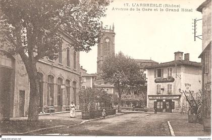 L'ARBRESLE (69) Avenue de la Gare et le Grand Hôtel