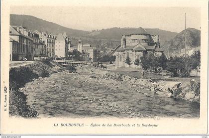 CPA La Bourboule Eglise de la Bourboule et la Dordogne