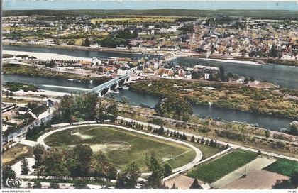 CPM La Charité sur Loire Vue Panoramique Le Stade Le Faubourg de Loire et la Ville