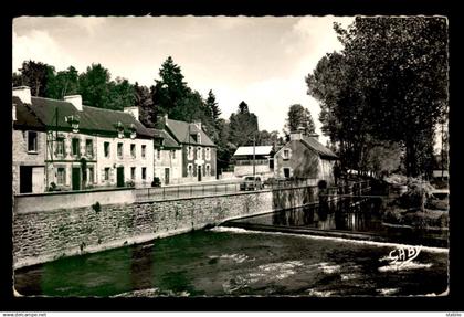 22 - LA CHEZE - LA RIVIERE ET LA ROUTE DE LOUDEAC