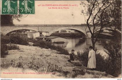 CPA LA FERTÉ-sous-JOUARRE Les Bords de la MARNE (120371)