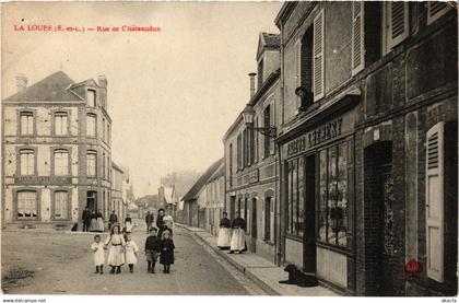 CPA La Loupe Rue de Chateaudun (1392642)