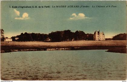 CPA AK La Mothe Achard Le Chateau et le Parc (394000)