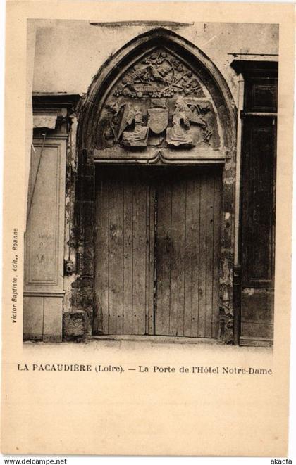 CPA La PACAUDIERE - La Porte de l'Hotel Notre-Dame (225594)