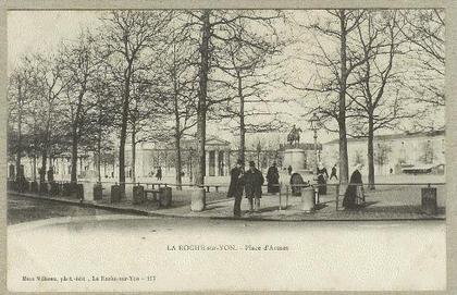 LA ROCHE SUR YON :  PLACE D'ARMES