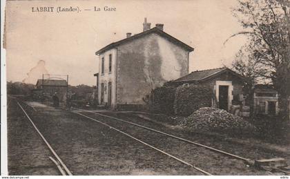 *** 40  ***  LABRIT la gare  Landes timbrée TB(petite tache