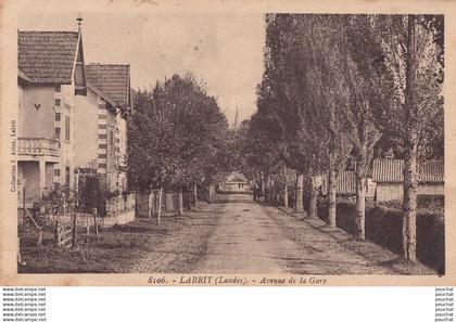 A2-40) LABRIT (LANDES)  AVENUE DE LA GARE - ( 2 SCANS )