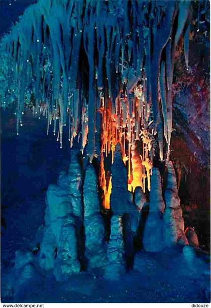 46 - Grottes de Lacave - L'Obélisque en lumière noire - CPM - Voir Scans Recto-Verso